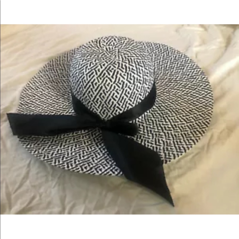 Black And White Womens Floppy Hat Black Ribbon New